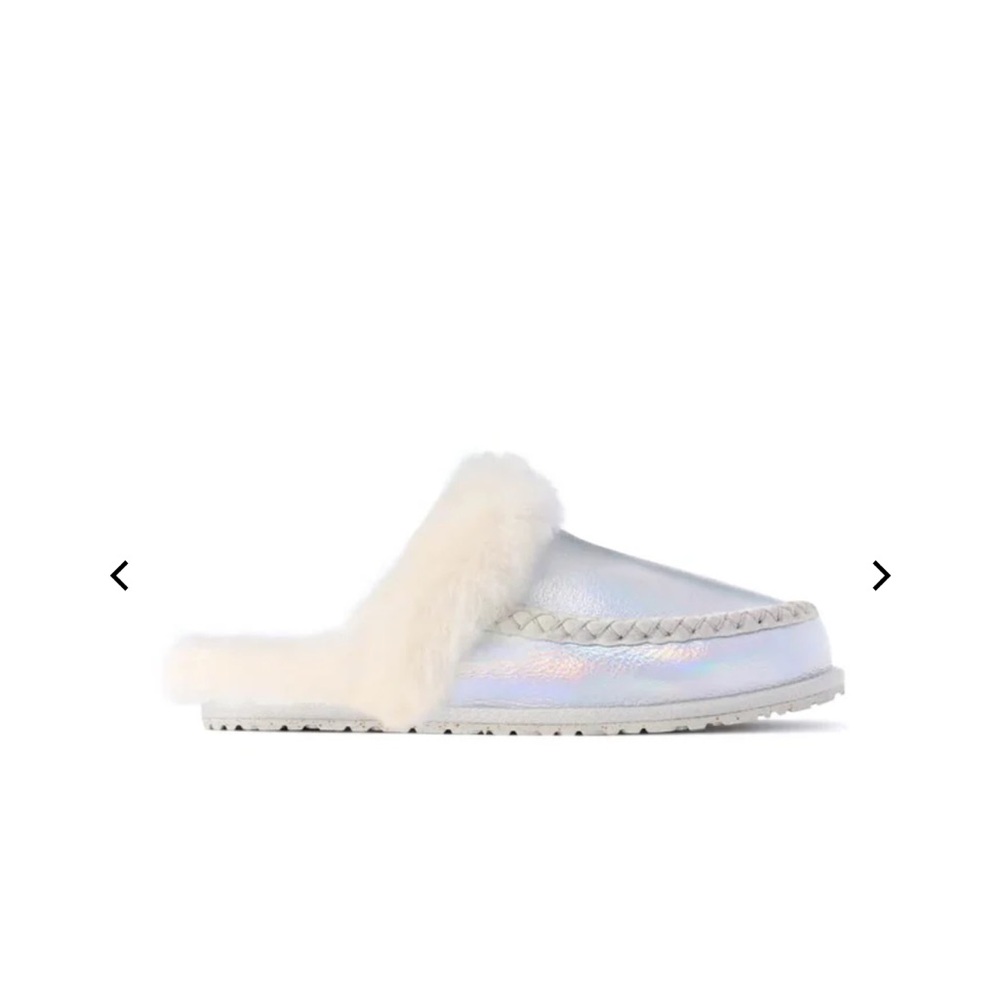 Brand New with Tags Manitobah  Mukluks Women's Slippers